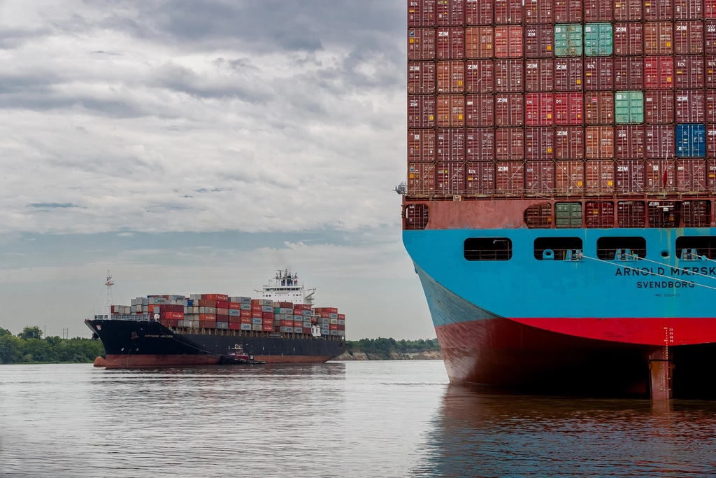 Container ship arriving port